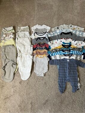 Bundle of Baby Essentials - size Newborn and 0-3 months